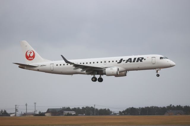 Embraer ERJ-190 (JA254J) - December 12th 2021:ITM-HKD.