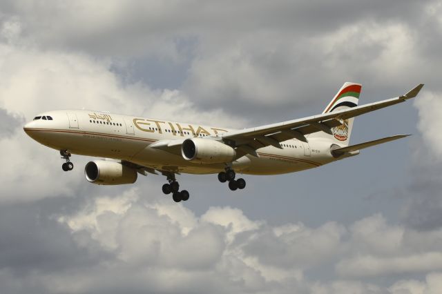 Airbus A330-200 (A6-EYP)