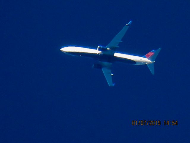 Boeing 737-900 (N805DN)