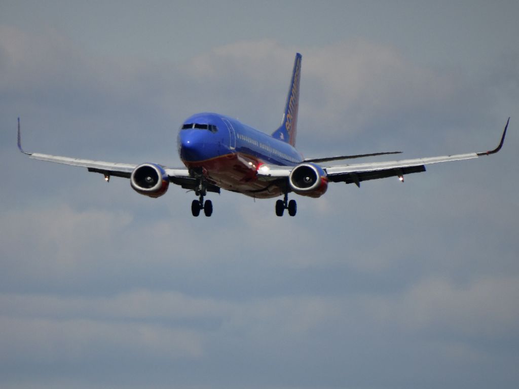 BOEING 737-300 (N380SW)