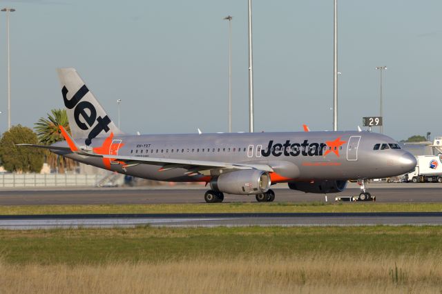 VH-YXT — - ADELAIDE AIRPORT, February 15, 2022. Flight JQ960 to Cairns, Qld taxiing for departure