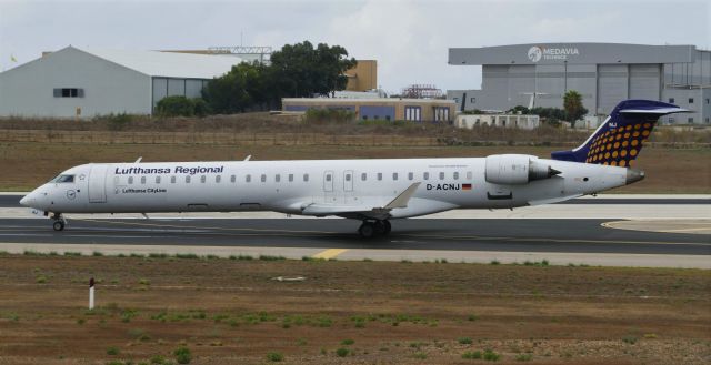 Canadair Regional Jet CRJ-900 (D-ACNJ) - On lining up RWY31