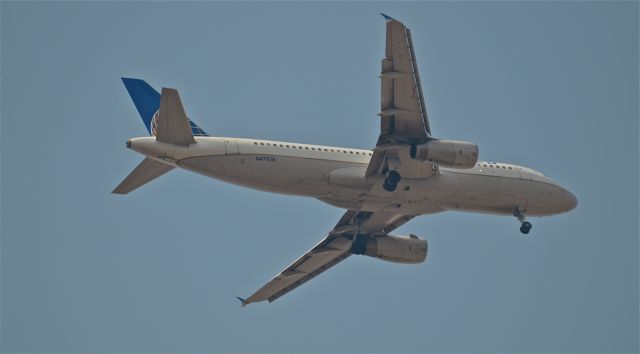 Boeing 737-700 (N471UA)