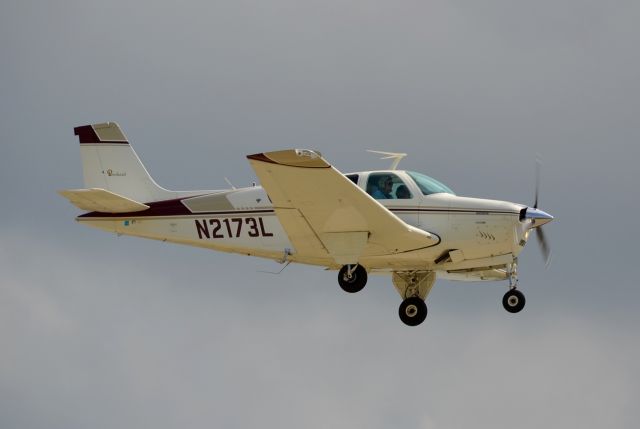 Beechcraft Bonanza (33) (N2173L)