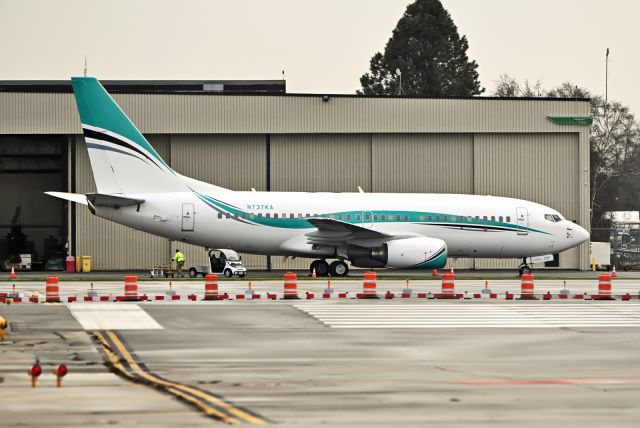 Boeing 737-700 (N737KA)