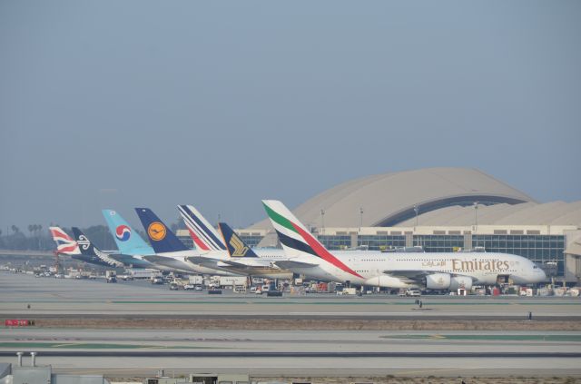 Airbus A380-800 (A6-EOF) - Taken 26 Dec 2017