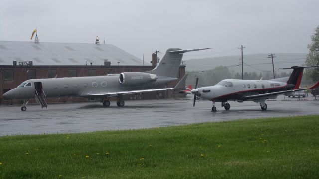 Pilatus PC-12 (N610GH) - in heavy rain