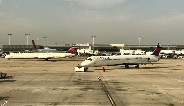 McDonnell Douglas MD-88 (N939DL)