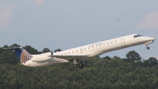 Embraer ERJ-145 (N14905)