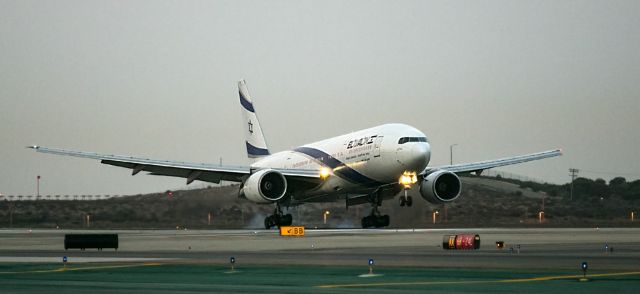 Boeing 777-200 (4X-ECC) - Morning arrival Los Angeles, California USA