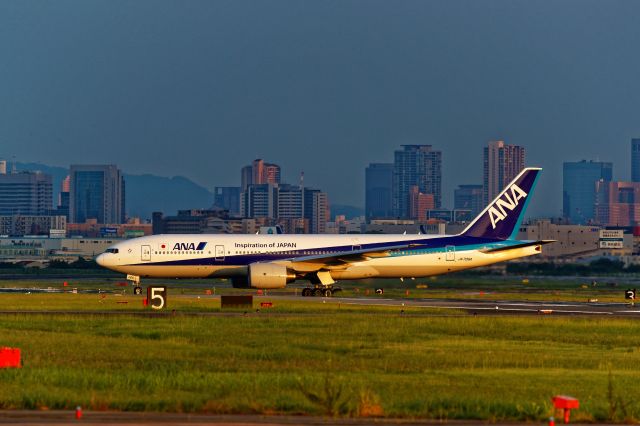 Boeing 777-200 (JA706A)