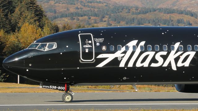 Boeing 737-800 (N538AS) - Alaska Airlines ASA88/AS88 to Anchorage (PANC/ANC) whips around after backtaxiing on runway 8 for departure br /Reg: N538ASbr /MSN: 41188br /Type: Boeing 737-890--B738--73Hbr /Photo date: 9-28-23br /Upload date: 12-4-24br /"Disneyland - Galaxy's Edge"/"Star Wars" livery