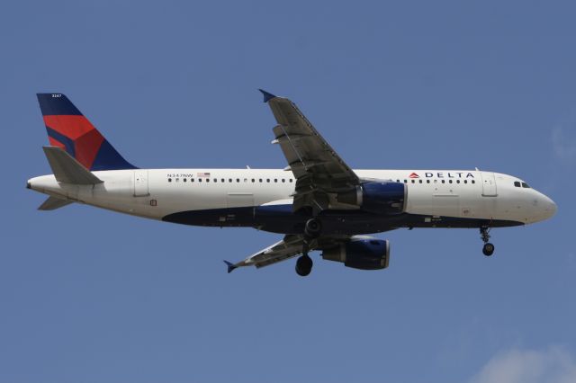 Airbus A320 (N347NW) - March 26, 2011 - arrived Detroit 