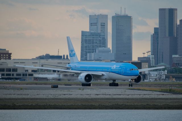 Boeing 777-200 (PH-BQE)