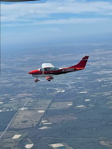 Cessna Skylane (N71880) - Flying back from an airshow