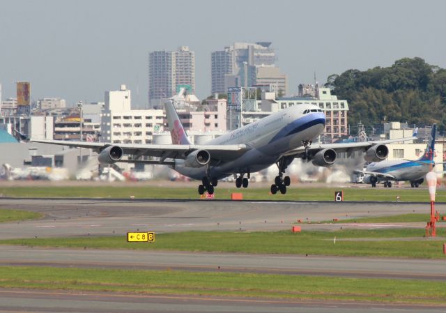 Airbus A340-300 (B-18801)