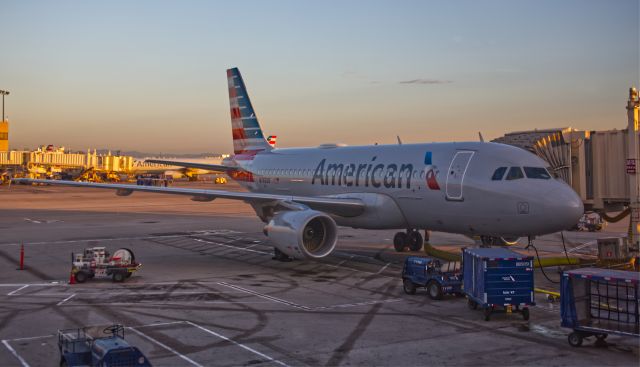 Airbus A319 (N765US)