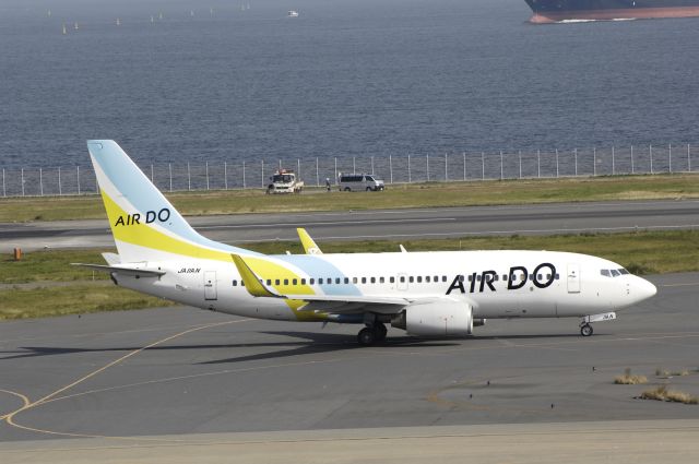 Boeing 737-700 (JA11AN) - Taxing at Haneda Intl Airport on 2013/11/01