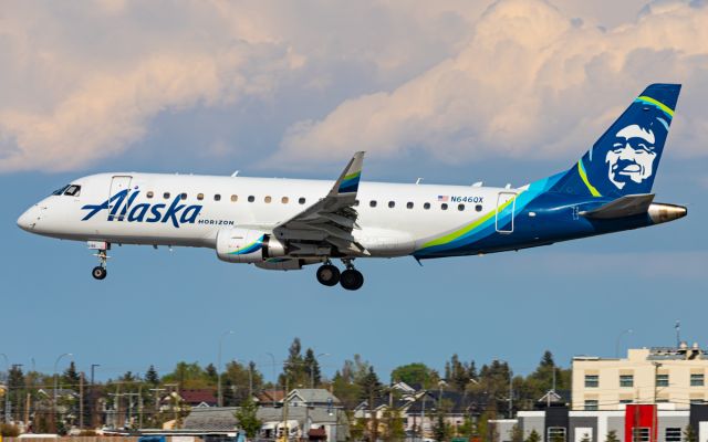 EMBRAER 175 (long wing) (N646QX)