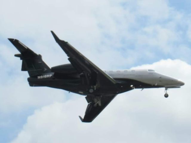 Embraer Phenom 300 (N818RP)