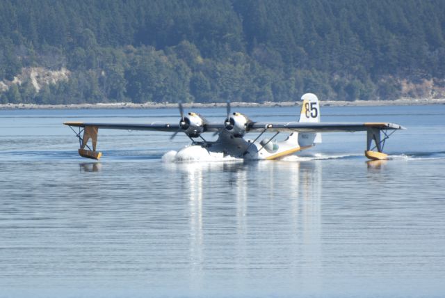 N85U — - Taxiing in the water with landing gear still up.