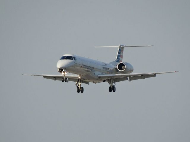 Embraer ERJ-145 (N617AE)