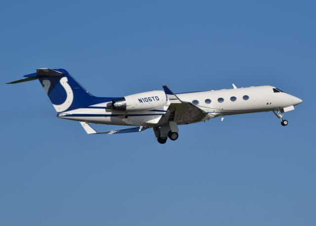 Gulfstream Aerospace Gulfstream IV (N106TD) - BOPPER AIRWAYS LLC (NFL Indianapolis Colts owner) at KCLT - 5/24/16