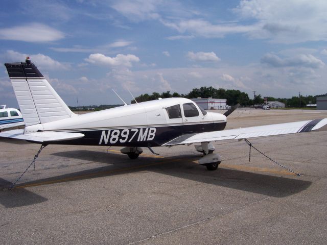 Piper Cherokee (N897MB)