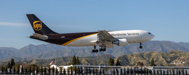 N148UP — - United Parcel Service (UPS), Airbus A300F4-622R landing at KBUR.