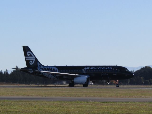 Airbus A320 (ZK-OAB)