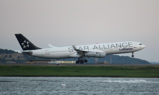 Airbus A340-300 (D-AIGC) - Touchdown on 27