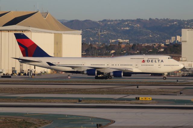 Boeing 747-400 (N671US)