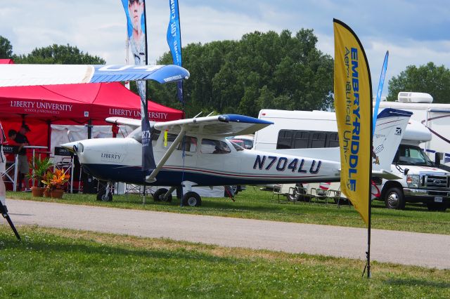 Cessna Skyhawk (N704LU)