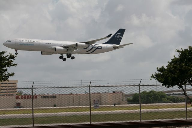 Airbus A340-300 (LV-FPV)