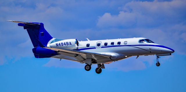 Embraer Phenom 300 (N494BA) - N494BA EMBRAER S A EMB-505 PHENOM 300 s/n 50500085 - North Las Vegas Airport  KVGTbr /Photo: TDelCorobr /June 13, 2023