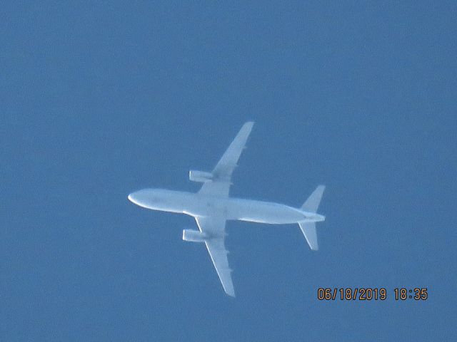 Airbus A320 (N411UA)