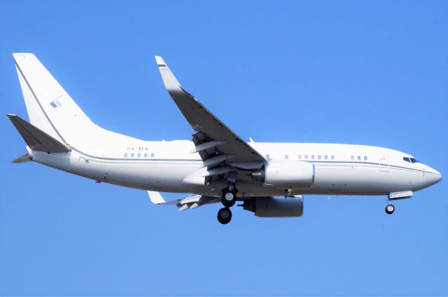 Boeing 737-700 (P4-AFK)