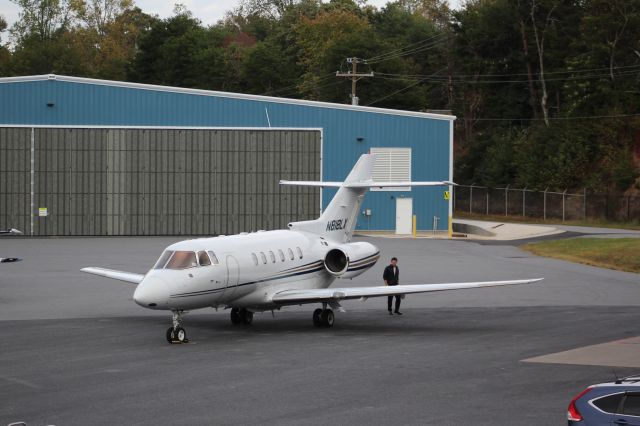 Hawker 800 (N818LX)