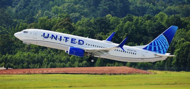 Boeing 737-800 (N37267) - The first appearance of the new United livery at RDU! Caught her departure to IAH, from the RDU parking deck, 6/24/19.