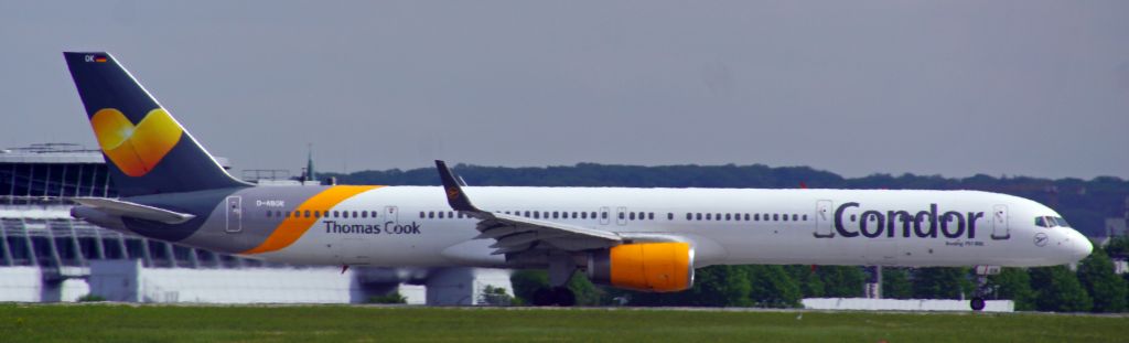 Boeing 757-200 (D-ABOK) - D ABOK; Boeing757-330 von CONDOR beim Start von Düsseldorf nach Jerez, am 26.04.2019