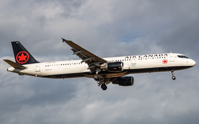 Airbus A321 (C-GIUB)
