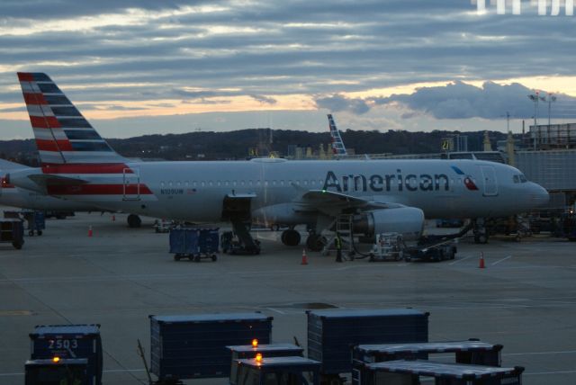 Airbus A320 (N109UW) - American Airlines A320-214 cn1065