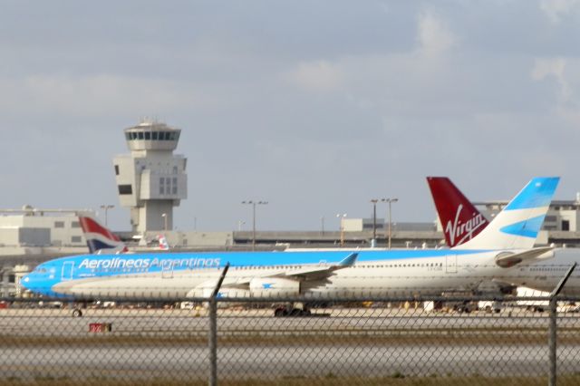 Airbus A340-300 (LV-CSD)