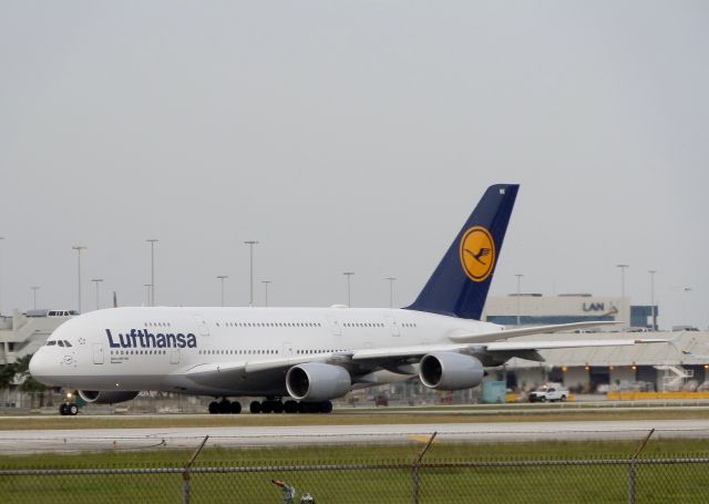 Airbus A380-800 (D-AIMK)
