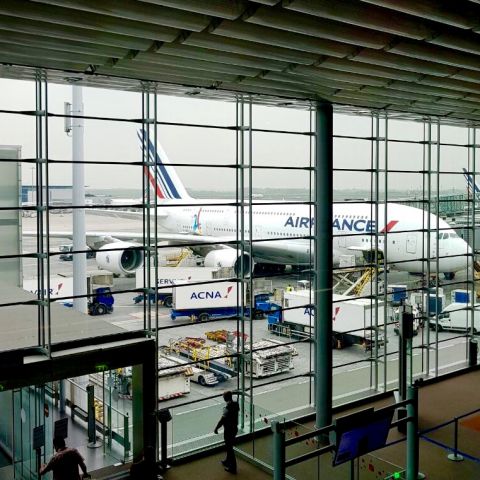 Airbus A380-800 — - Aterrizando en París