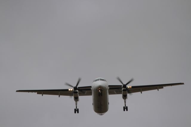 de Havilland Dash 8-300 (VH-TQH)