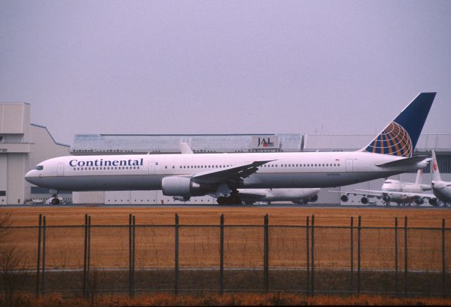 BOEING 767-400 (N76054) - Departure at Narita Intl Airport Rwy34L on 2002/01/17