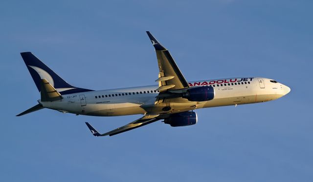 Boeing 737-800 (TC-JFF) - ANADOLUJET "Nazilli"  late evening take off, DUS /EDDL, 23.Oct 2021