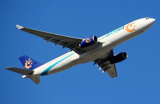 Airbus A330-300 (CS-TRH)