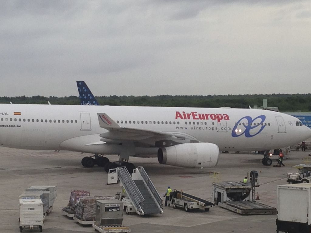 Airbus A330-200 (EC-LVL) - EC-LVL arriving at MDSD